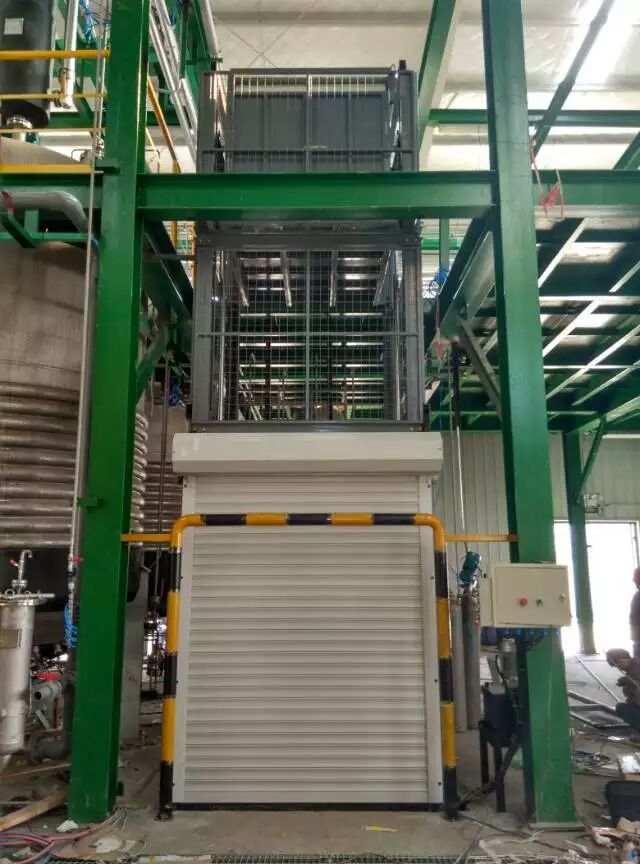 长沙客户导轨式升降机